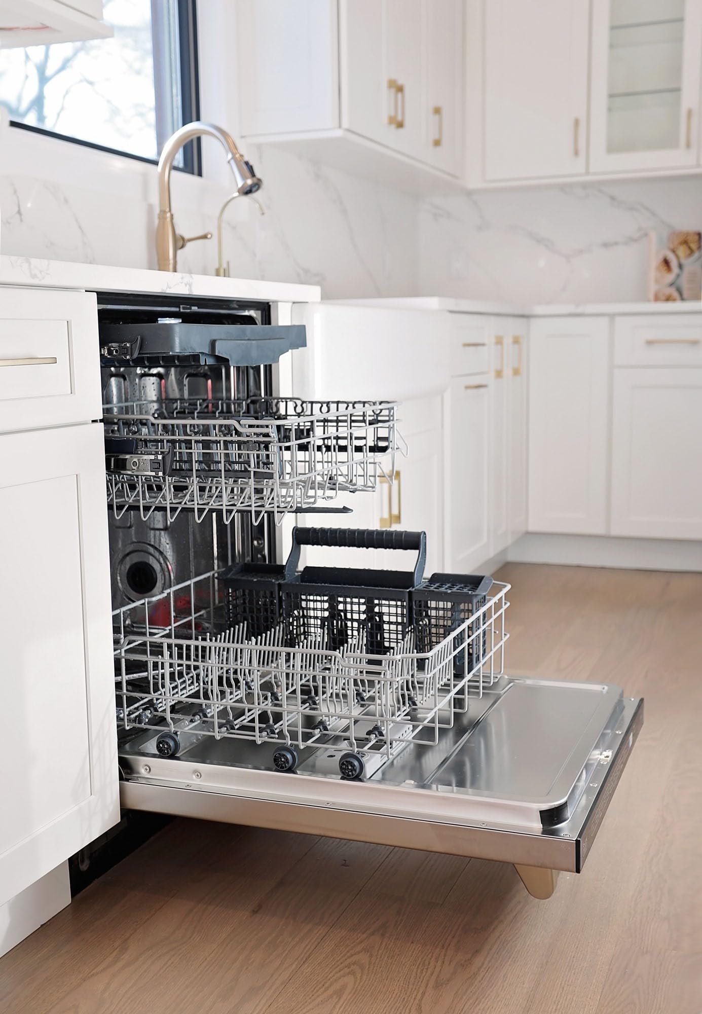KUCHT 46 dBA Built-In Dishwasher with Stainless Steel